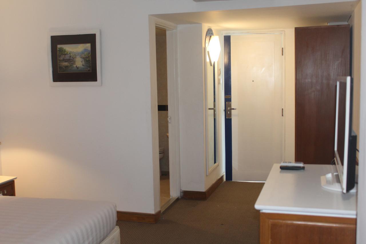 Arnava Hotel Senen Джакарта Екстериор снимка