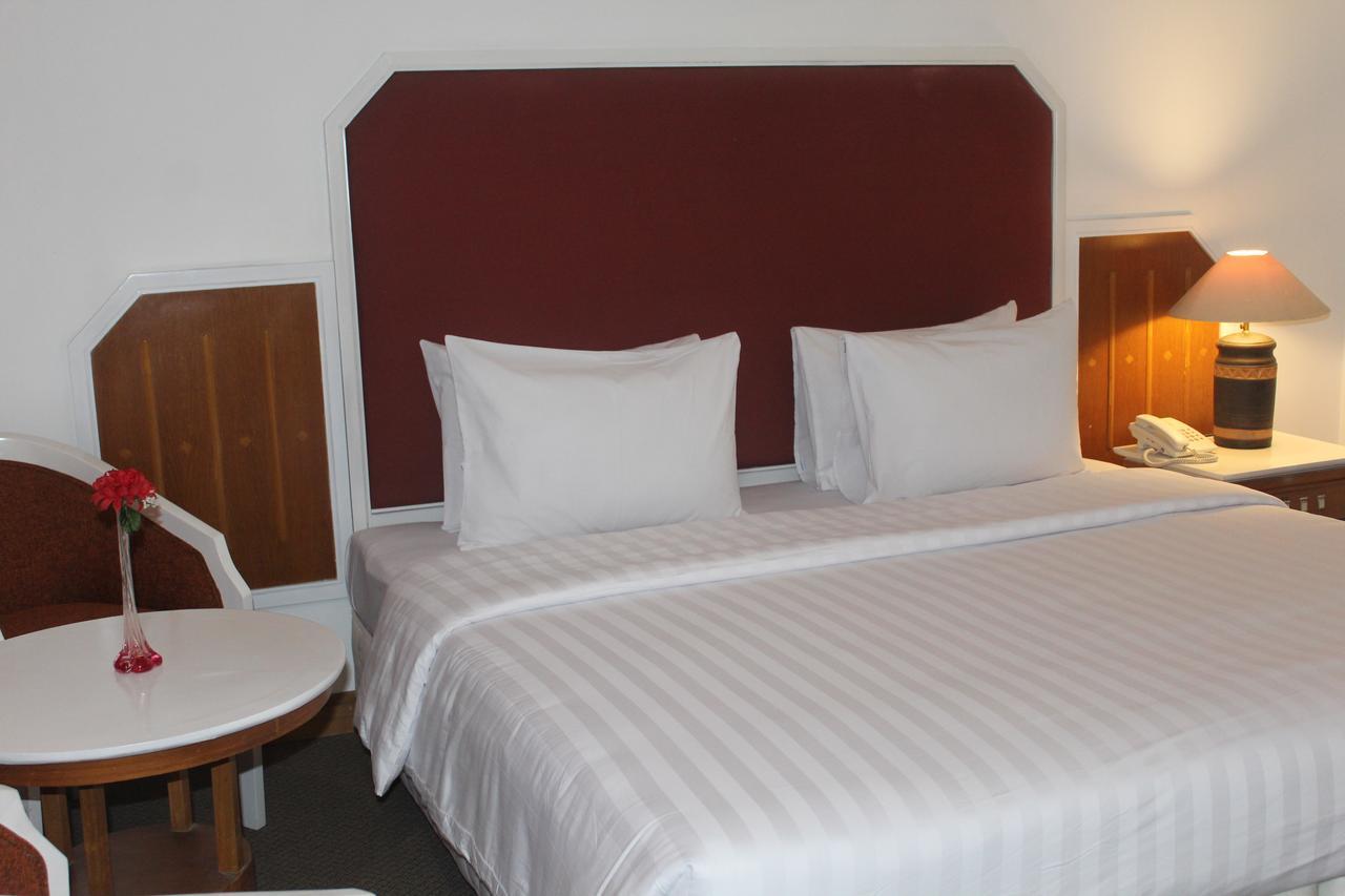 Arnava Hotel Senen Джакарта Екстериор снимка