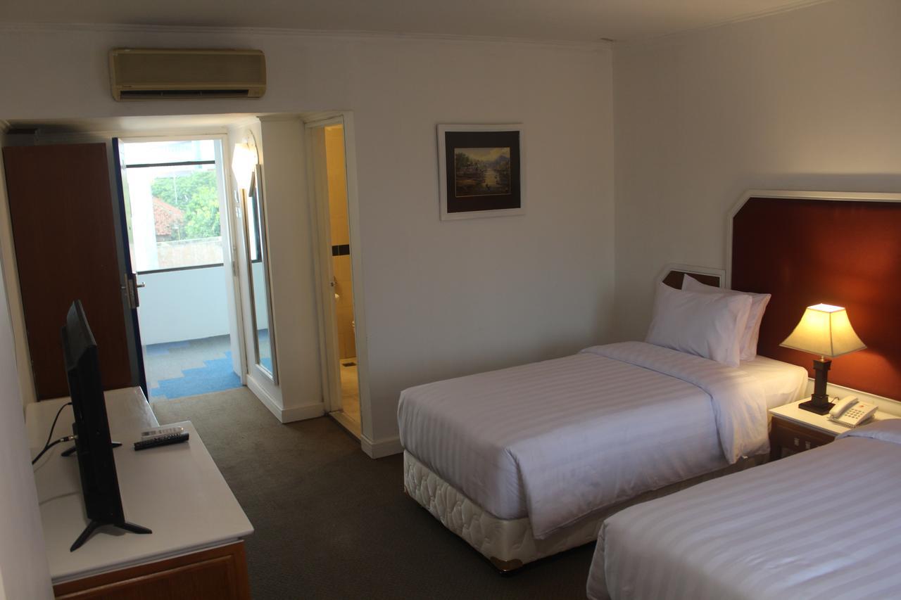 Arnava Hotel Senen Джакарта Екстериор снимка