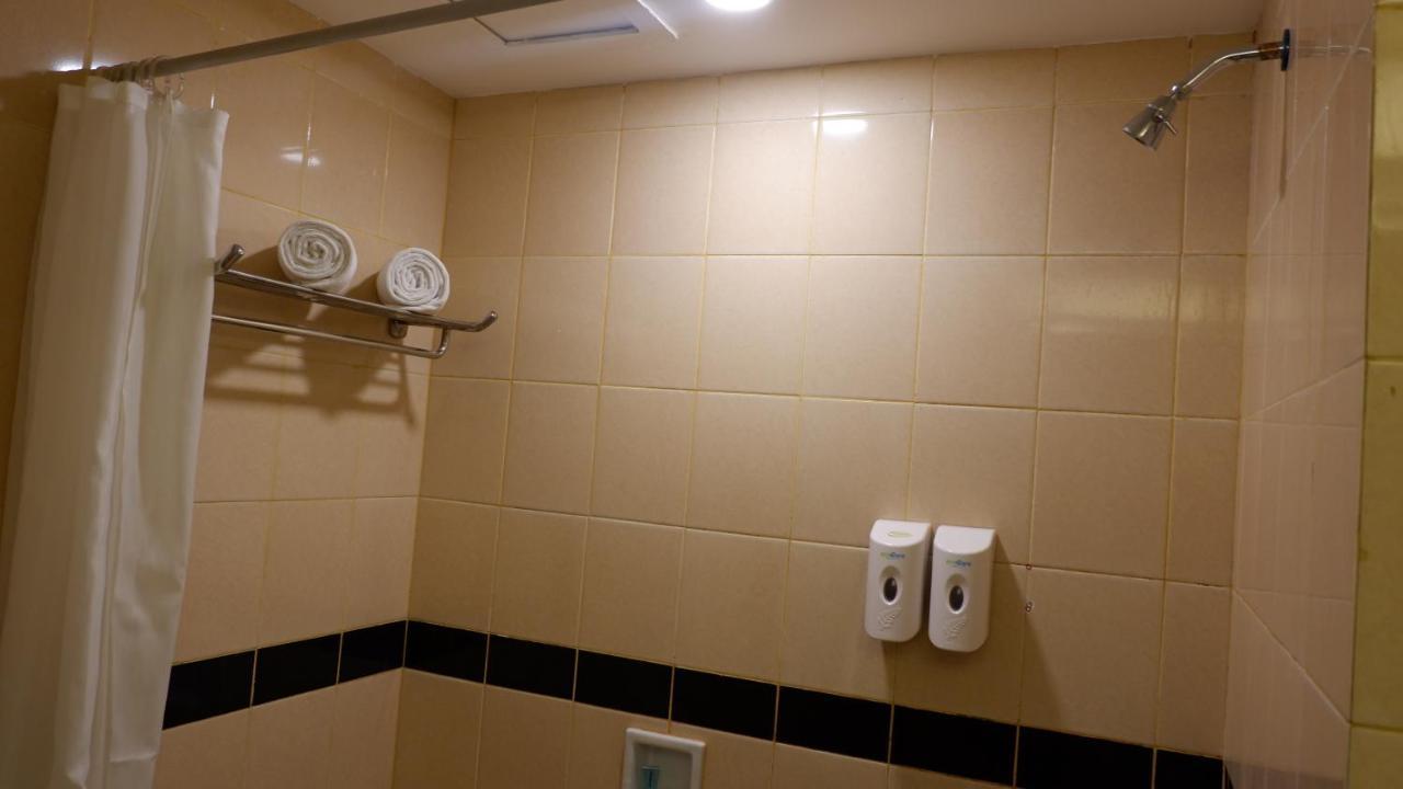Arnava Hotel Senen Джакарта Екстериор снимка