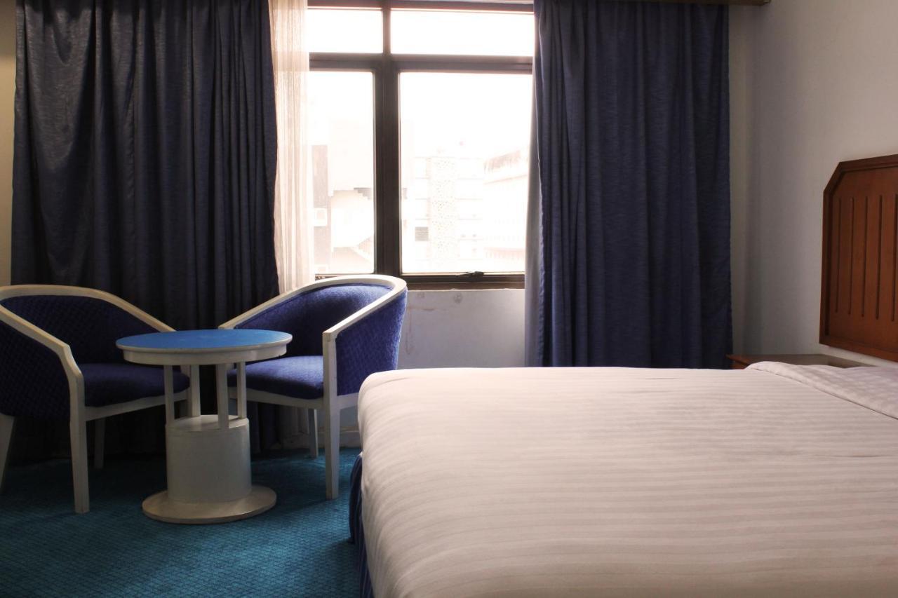 Arnava Hotel Senen Джакарта Екстериор снимка