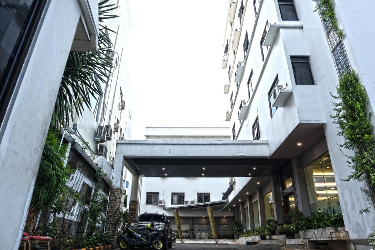 Arnava Hotel Senen Джакарта Екстериор снимка