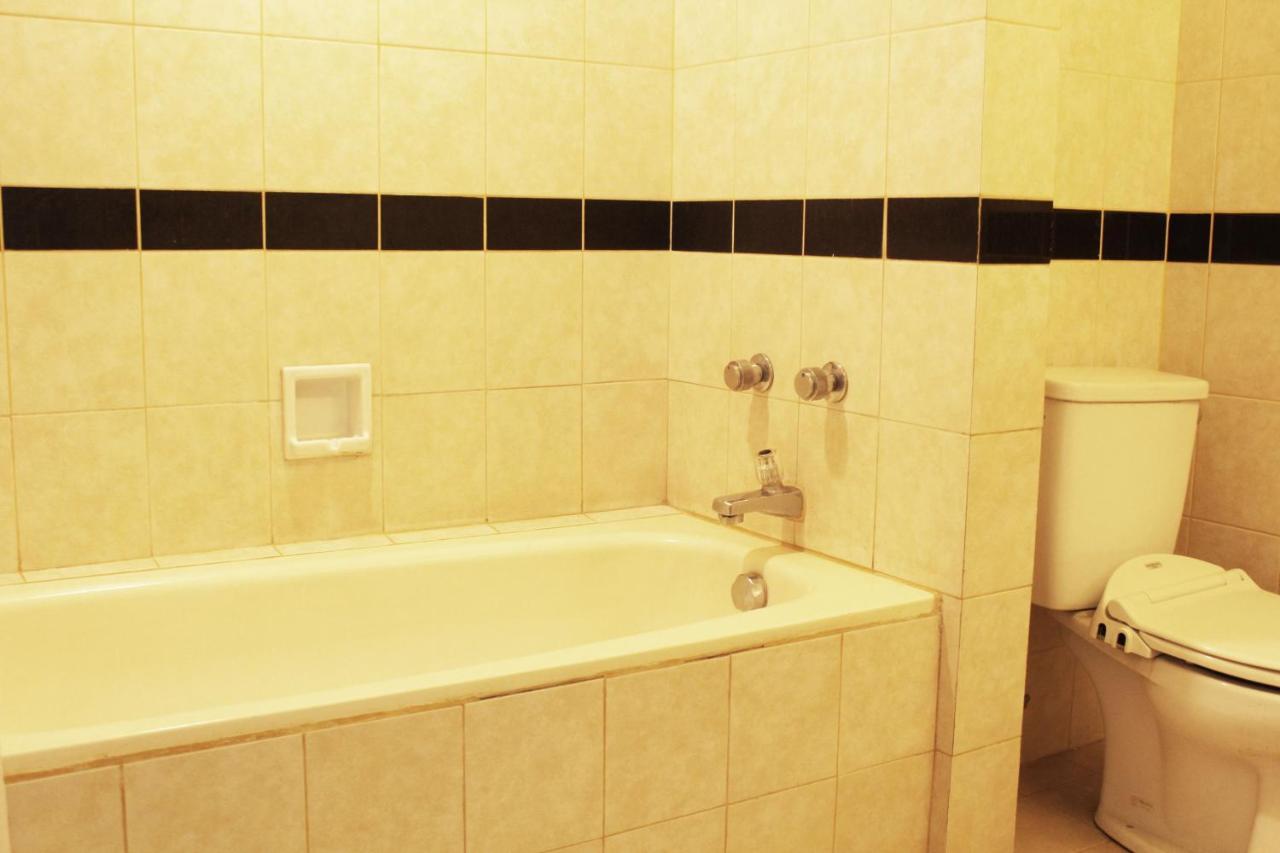 Arnava Hotel Senen Джакарта Екстериор снимка
