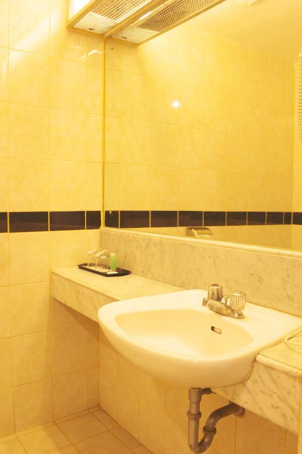 Arnava Hotel Senen Джакарта Екстериор снимка